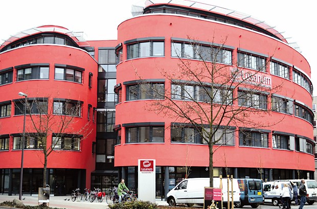 Facharztzentrum für Versorgung von morgen "Lusanum": Das neue Gesundheitszentrum in Ludwigshafen mutet an wie eine überdimensionierte Niere.