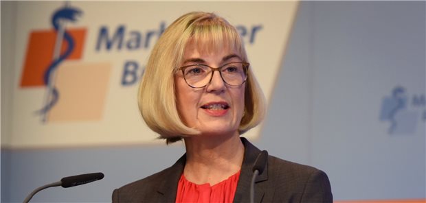 Johna will DRG im „Mottenschrank der Geschichte“ sehen MB-Vorsitzende Dr. Susanne Johna bei der 138. Hauptversammlung der Ärztegewerkschaft: Johna will das Vergütungssystem in den Kliniken verändern.
