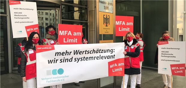 Virchowbund: MFA-Beruf aufwerten! MFA-Protest im Dezember vorigen Jahres. Inzwischen wird auch ärztlicherseits mehr Wertschätzung für MFA proklamiert.
