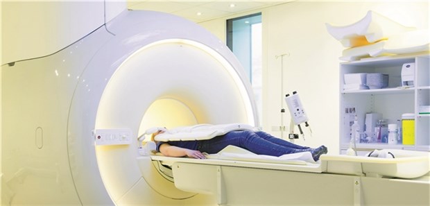 MRT-Untersuchung: KHK-Patienten profitieren von einer Therapiesteuerung durch T1-Mapping während der MRT.