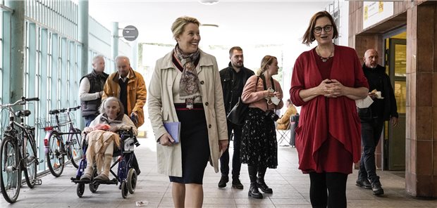 Ina Czyborra wird als neue Berliner Gesundheitssenatorin gehandelt Machten gemeinsam Wahlkampf: Berlins bisherige Regierende Bürgermeisterin Franziska Giffey (links) und Ina Czyborra (rechts). Letztere soll Gesundheitssenatorin werden, Giffey will das Wirtschaftsressort übernehmen.