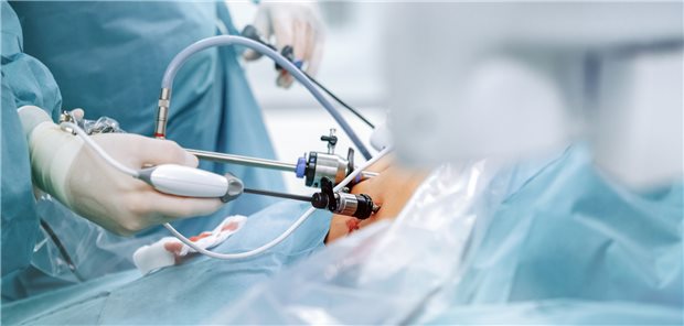 Magenbypass-Op: Mediziner aus den USA haben sich angesehen, wie häufig Jugendliche nach einer solchen Op oder einer Schlauch-Gastrektomie erneut ein Krankhaus aufsuchen mussten.