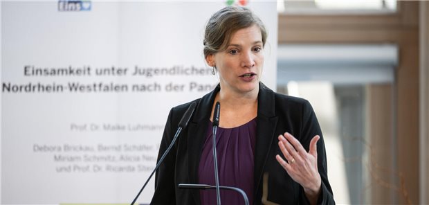 Einsamkeit ist unter Jugendlichen ein Massenphänomen Maike Luhmann, Einsamkeitsforscherin, stellte die Studie in Berlin vor.