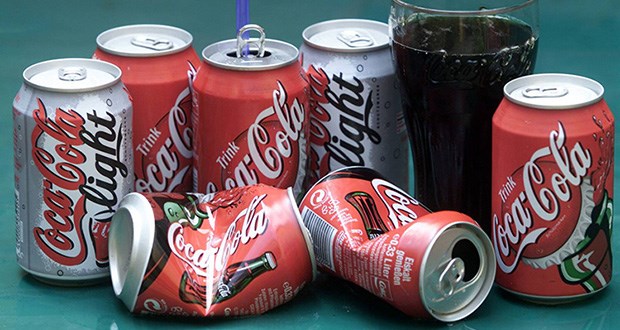 Cola und das 4-MEI-Problem Mal viel, mal wenig 4-MEI: Verschiedene Cola-Büchsen.