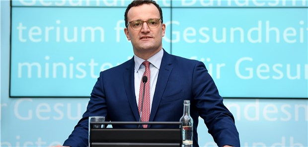 Turbo-Spahn mal ganz nachdenklich Man kennt ihn als Macher, aber neuerdings auch als nachdenklicher Gesellschaftskritiker?: Jens Spahn (CDU), Bundesgesundheitsminister bei einer Pressekonferenz. (Archivbild)