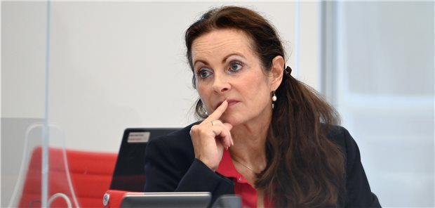 Brandenburgs Justizministerin sieht Impfpflicht kritisch Man müsse sich auch die Frage stellen, wie eine allgemeine Impfpflicht praktisch umgesetzt werden soll, so Brandenburgs Justizministerin Susanne Hoffmann (CDU).