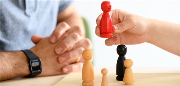 1000 Euro im Monat? Für jeden achten angehenden Psychotherapeuten nur ein Traum! Manch ein Psychotherapeut in Ausbildung fühlt sich angesichts seiner Ausbildungsvergütung wohl manchmal eher als Spielmasse seines Arbeitgebers denn als angehender Akademiker.