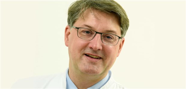 Kein Facharzt für Innere Medizin und Infektiologie – Sachsens Kammer in der Kritik Manche Ärzte ziehen bereits einen Standortwechsel in Erwägung: Professor Christoph Lübbert, Leiter des Bereichs Infektiologie und Tropenmedizin am Department für Innere Medizin des Uniklinikums Leipzig, hadert mit der Entscheidung der LÄK Sachsen.