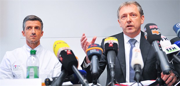 Chef der Mannheimer Uniklinik räumt seinen Stuhl Mannheims Oberbürgermeister und Aufsichtsratschef des Mannheimer Uniklinikums, Peter Kurz (r,), und der Ärztliche Direktor, Professor Frederik Wenz wollen das Vertrauen der Patienten zurückgewinnen.