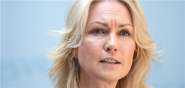 Schwesig macht Krebskranken Mut Manuela Schwesig, Ministerpräsidentin von Mecklenburg-Vorpommern, spricht offen über ihre Krebserkrankung.