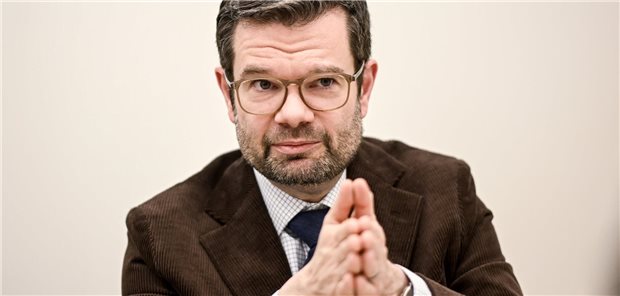 Illegales Glücksspiel: Gewerkschaft der Polizei ist gegen Entkriminalisierung Marco Buschmann (FDP), Bundesminister der Justiz, hat die Streichung von drei Paragrafen des Strafgesetzbuches zum unerlaubten Glücksspiel vorgeschlagen. Dagegen regt sich Widerstand.