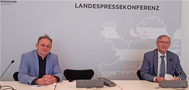 So funktioniert die hessische Landarztquote Marcus Bocklet (links) und Dr. Ralf-Norbert Bartelt stellen in Wiesbaden Pläne zur Landarztquote vor.