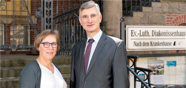 Neue Geschäftsführerin am Diakonissenkrankenhaus in Leipzig Maria Beyer, neue Theologische Geschäftsführerin am Diakonissenkrankenhaus in Leipzig, löst Michael Kühne ab, der in den Ruhestand geht.