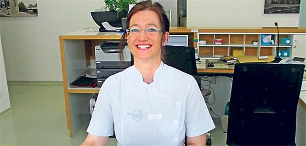 Endlich MFA - mit 48 Marion Wittner am Empfang der internistischen Praxis im Gesundheitszentrum Alzey.