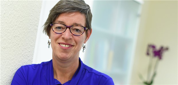 Uniklinik Frankfurt nimmt Multimedikation in den Fokus Marjan van den Akker, international anerkannte Expertin im Bereich Multimorbidität und Multimedikaktion, wurde auf die neue Stiftungsprofessur für Multimedikation und Versorgungsforschung im Institut für Allgemeinmedizin der Goethe-Universität Frankfurt berufen.