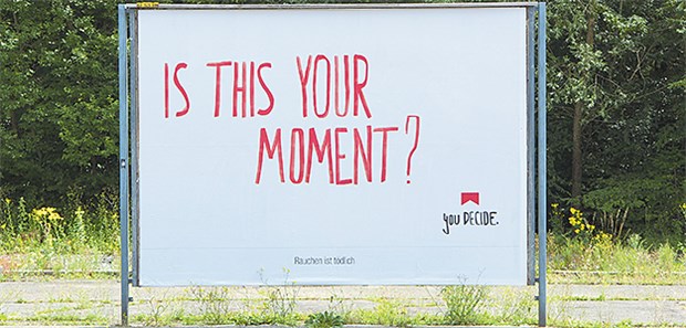 Tabakwerbeverbot rückt näher Markenbindung auch ohne Zigaretten: Werbung an einem Bahnhof im Jahr 2016.
