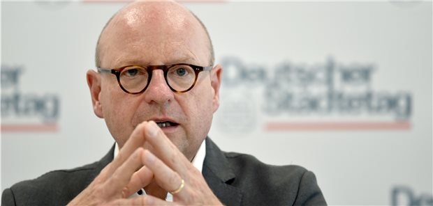 Städtetag fürchtet massive Folgen des Corona-Lockdowns für Kinder Wir spüren immer mehr, dass es nicht nur unmittelbare Opfer der Pandemie gibt, sondern auch mittelbare: Markus Lewe (CDU), Oberbürgermeister von Münster und Vizepräsident des Deutschen Städtetages.