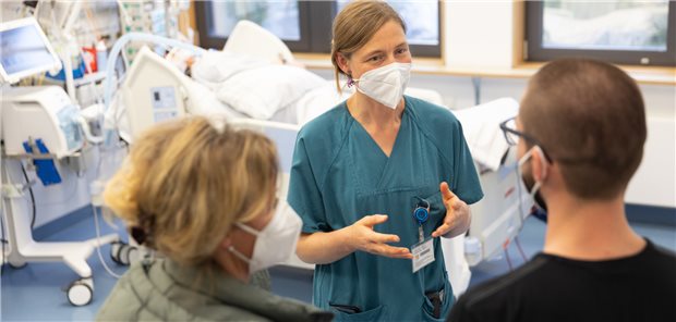 Sprechstunde für Angehörige am Uniklinikum Leipzig Marlen Trinks, Krankenschwester und Stroke Nurse, leitet die Angehörigenspechstunde an der neurologischen Klinik am Uniklinikum Leipzig.