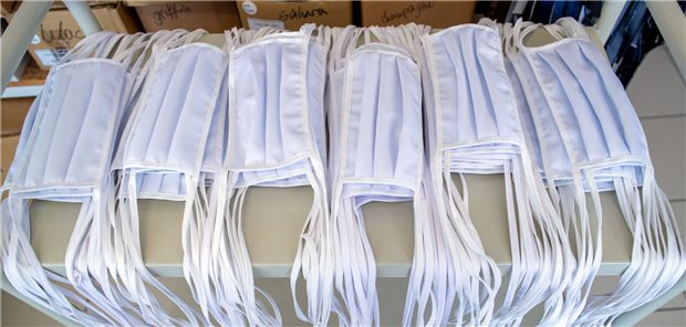Masken für Millionen – zu Beginn der Pandemie ließ sich mit Mundschutz noch eine goldene Nase verdienen.
