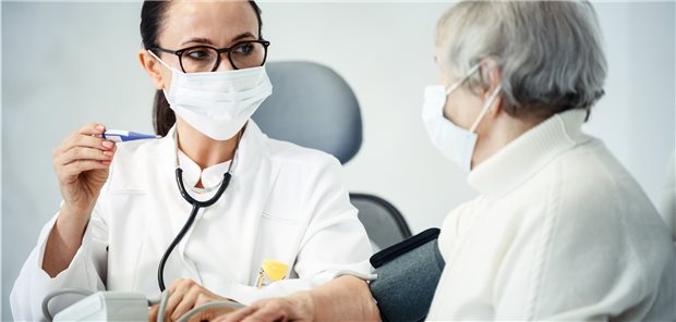 Internisten fordern Maskenpflicht auch in Praxen und Kliniken Maskenpflicht? Viele Ärzte wollen sie auch für Besuche in Arztpraxen.