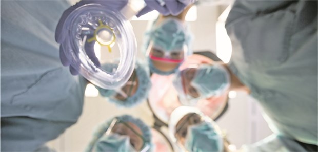 Maskerade oder echter Mediziner? Auf Anhieb ist das auch für Kollegen nicht zu erkennen.