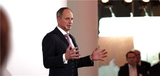 apoBank mit Geschäftsentwicklung ausgesprochen zufrieden Matthias Schellenberg, Vorstandsvorsitzender der apoBank, beim „Gesundheitspolitischen Jahresauftakt“ seines Hauses am Montag abend.