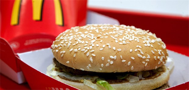 Auf der Suche nach dem gesunden Image McDonald's laufen die Kunden davon - mit neuen Marketingstrategien und Rezepten soll dagegen vorgegangen werden.