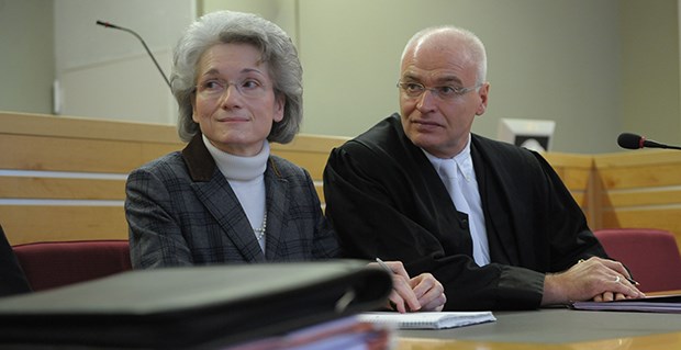 Gericht verteidigt Prozessführung gegen Mechthild Bach Mechthild Bach mit ihrem Verteidiger am letzten Tag vor ihrem Suizid vor Gericht: Von vielen Seiten werden Vorwürfe erhoben, das Verfahren habe zu lange gedauert.