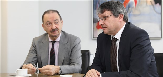 Medi will bei Facharztverträgen „Vollsortimenter“ werden Medi-Chef Dr. Werner Baumgärtner (li.) und Frank Hofmann, Vorstand der Mediverbund AG.