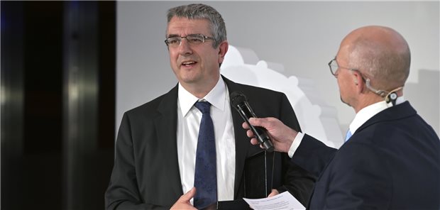 
Medical Director Prof. Caspar Franzen von Global Blood Therapeutics im Gespräch mit Moderator Wolfgang van den Bergh von der Ärzte Zeitung.