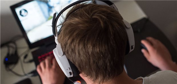 Streaming und Videos: Jüngere nutzen deutlich häufiger Youtube oder Netflix Medienkonsum: Kinder und Jugendliche verbringen immer mehr Zeit vor dem Bildschirm, um Streaming-Dienste zu nutzen.