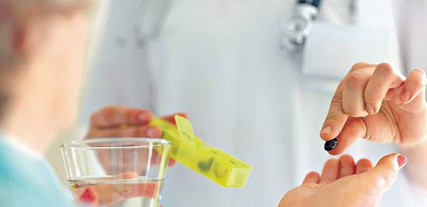Regierung will Ärzte entlasten Medikamentengabe in der Klinik. Nicht immer sind Patienten mit ihrer Behandlung einverstanden. Ärzte, die Patienten in Ausnahmefällen gegen ihren Willen behandeln müssen, sollen rechtlich besser gestellt werden.