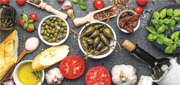 Mediterrane Ernährung trägt einer Studie zufolge dazu bei, das Risiko von Herzerkrankungen für Krebsüberlebende zu verringern.