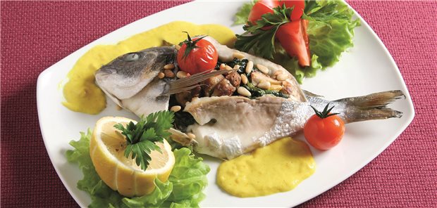 Mediterrane Ernährung wurde mit sechs anderen Ernährungsformen für Menschen mit erhöhtem kardiovaksulärem Risiko verglichen – und schnitt gemeinsam mit fettarmer Ernährung gut ab.