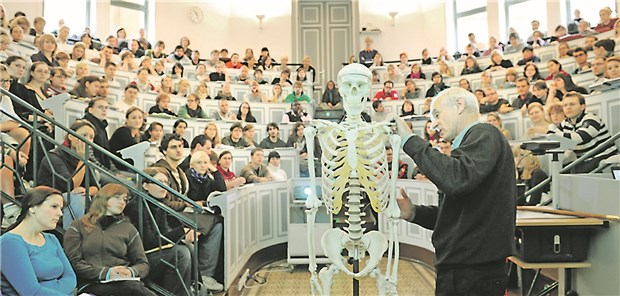 Zank um Zahl der Medizinstudienplätze Medizinstudenten: Sind es zu viele, zu wenig oder gerade richtig?