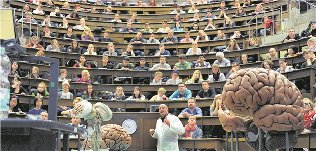 Brandenburg rüstet im Kampf um junge Ärzte auf Medizinstudenten – hier im Institut für Anatomie der Universität Leipzig – werden umworben.