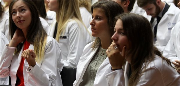Medizinstudenten in Pécs in Ungarn.