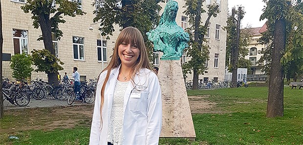 Warum Sachsen den Hausarzt-Nachwuchs nach Ungarn schickt Medizinstudentin Krystin Mielke will gerne Hausärztin werden.