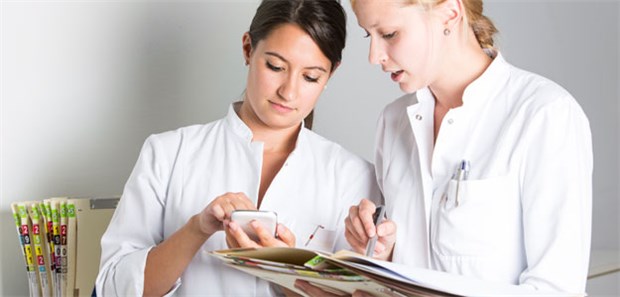 Grünes Licht für den Masterplan Medizinstudium Medizinstudentinnen: Für ihre Nachfolge-Generationen bringt der Masterplan Medizinstudium 2020 bedeutende Änderungen.