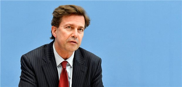 Corona: Länder nehmen Ausweitung von 2G in den Blick Mehr 2G ist Sache der Länder: Regierungssprecher Steffen Seibert am Mittwoch im Haus der Bundespressekonferenz in Berlin.
