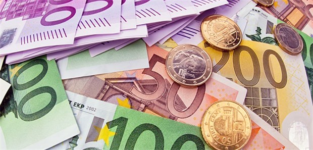 Regierung treibt Kassenbeiträge hoch Mehr Geld für die Krankenversicherung: Die Zusatzbeiträge gehen ab 2016 in den Steigflug, mutmaßt der GKV-Spitzenverband.