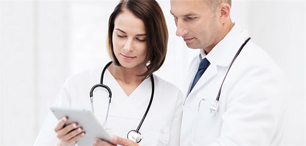 Quereinstieg zum Hausarzt – reicht ein Jahr Weiterbildung? Mehr Hausärzte gewinnen – das soll mit einer verkürzten Weiterbildundgszeit zum Allgemeinsmediziner für Umsteiger aus der Klinik möglich werden, so ein Konsensuspapier aus NRW. Der Hausärzteverband sieht dies kritisch.