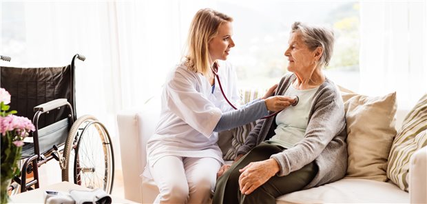 Kassen und Sozialverbände fordern Steuermittel für die Pflegeversicherung Mehr Pflegegeld verspricht ein Gesetzentwurf des Bundesgesundheitsministeriums. Bezahlen sollen allerdings nur die Beitragszahlerinnen und -zahler.