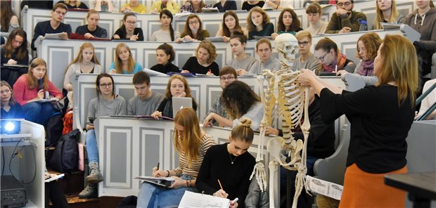 Mehr Plätze im Hörsaal wertet die Ausbildung von Medizinern nicht auf, warnt der Bundesverband der Medizinstudierenden.