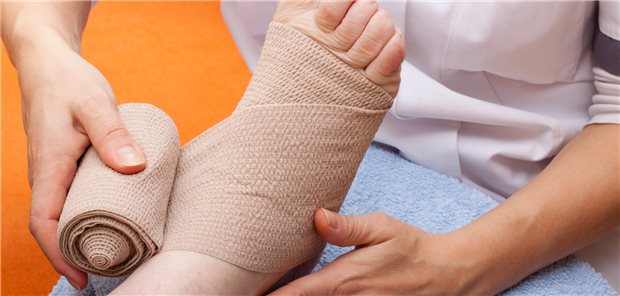 Mehr Verantwortung für Pflegefachpersonen fordert der Deutsche Berufsverband für Pflegeberufe (DBfK).