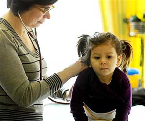 Pädiater wollen Kinder häufiger untersuchen Mehr Vorsorgeuntersuchungen für Kinder sollte es geben, fordert der Kinder- und Jugend-Ärztetag 2011.