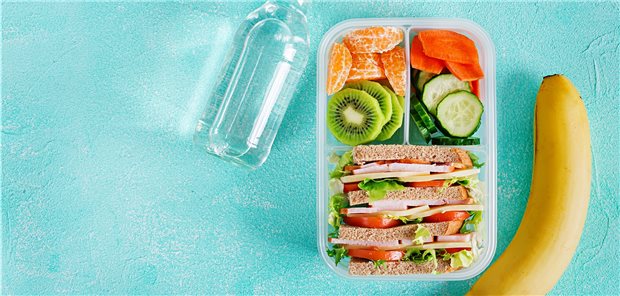 Ernährung gesünder – Menschen trotzdem dicker Mehr Wasser und Gemüse. aber weniger Schweinefleisch und Obst: So ernähren sich die Deutschen aktuell, sagt der Ernährungsbericht der DGE.