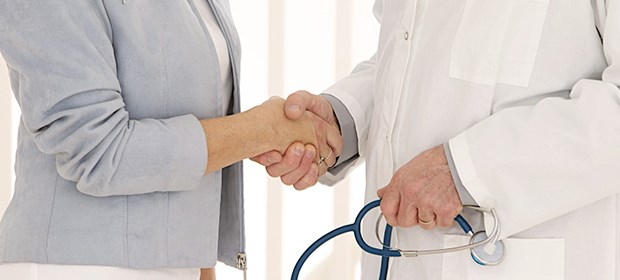 Weniger Regeln, mehr Zuwendung Mehr Zeit für Patienten: Privatärzte sehen sich häufig nicht dem Druck ausgesetzt wie in einer Kassenpraxis. Das trägt zu einer hohen Qualität bei.