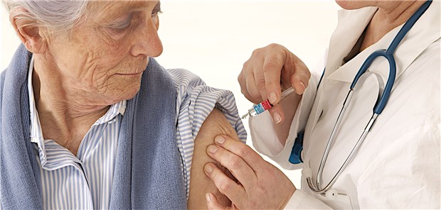 Mehr ältere Menschen sollten sich gegen Influenza impfen lassen, findet das Robert Koch-Institut.