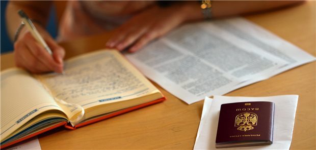 Mehr als 2.000 ausländische Mediziner arbeiten inzwischen in Thüringen, wie die Landesärztekammer mitteilt.